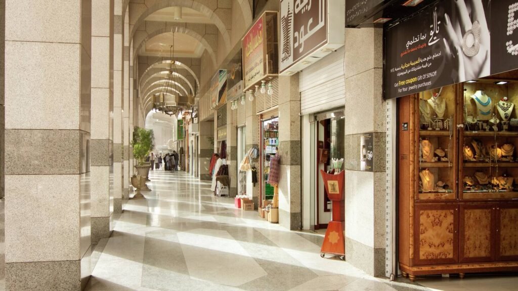 medhi-outside-shopping-arcade